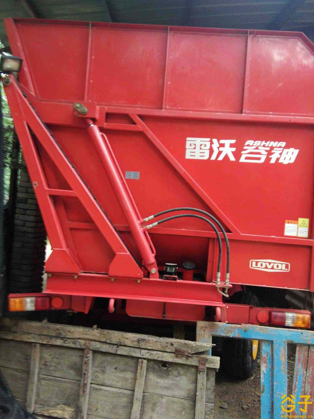 雷沃谷神cb03(4yz-3k)玉米收割机