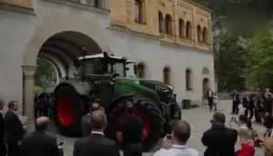 世界**大的常规结构拖拉机-芬特Vario1050型拖拉机介绍视频