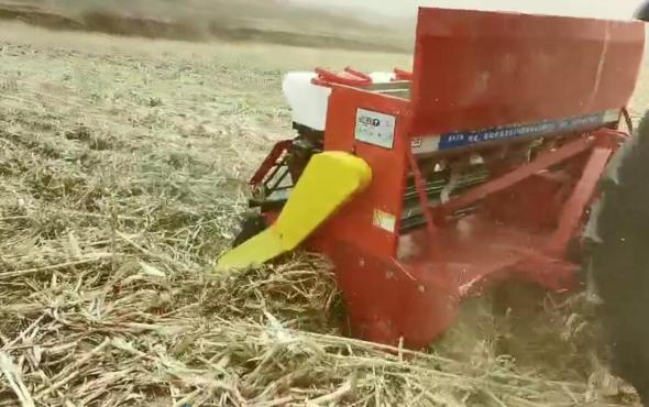 鑫乐免耕播种机厚层玉米秸秆地块作业演示视频