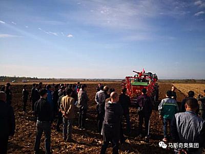 马斯奇奥参加2018年湖北农垦小麦全程机械化种植技术示范现场会