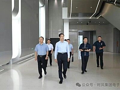 楊曙光縣長(cháng)、劉成強董事長(cháng)一行到中國重汽集團考察調研