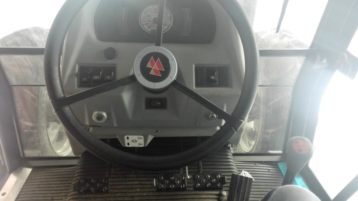 出售2015年麦赛福格森MF1204拖拉机带空调同步器换档准新车
