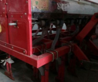出售2014年泰山山拖350拖拉机带农具