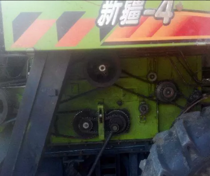 中收4LZ-4小麥收割機