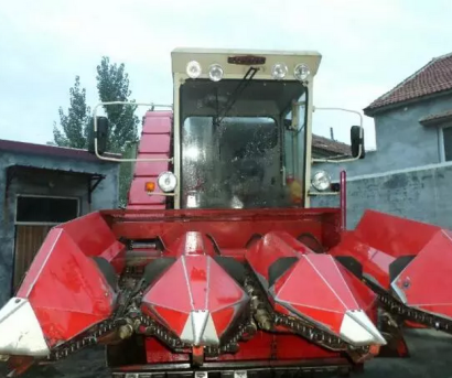 福田雷沃4YZ-3玉米自走聯(lián)合收割機
