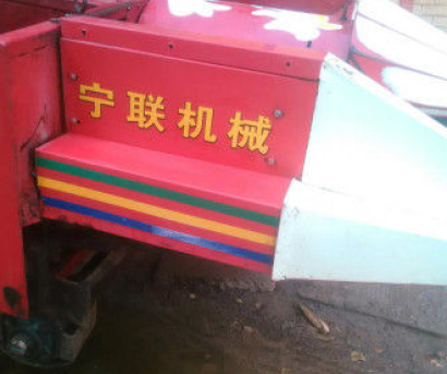 寧聯(lián)4YZP-2自走式玉米收割機