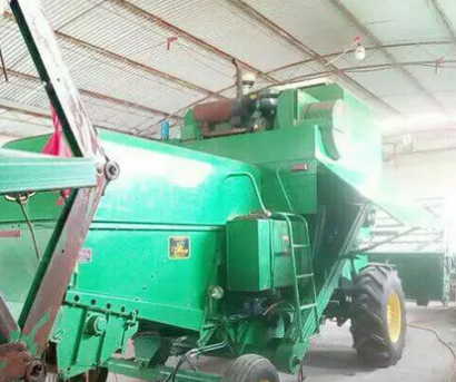 約翰迪爾1042聯(lián)合收割機(jī)