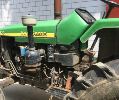 約翰迪爾820拖拉機