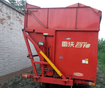 雷沃谷神4行帶包皮玉米收