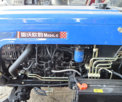 雷沃M604拖拉機(jī)