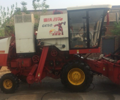雷沃谷神GE50聯(lián)合收割機(jī)