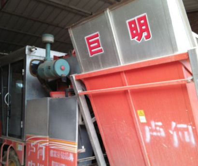 巨明三行玉米收