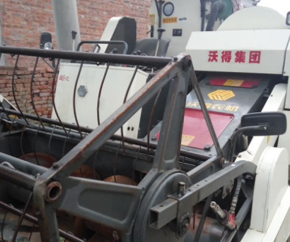 沃得锐龙水稻收割机