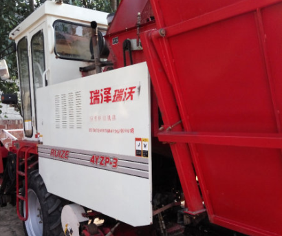 的瑞沃4YZP-3三行玉米收