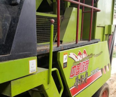 中收三行玉米收割機(jī)