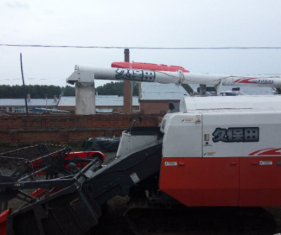 久保田688收割機
