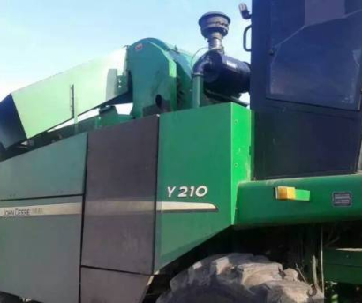迪爾Y210四行玉米收割機(jī)