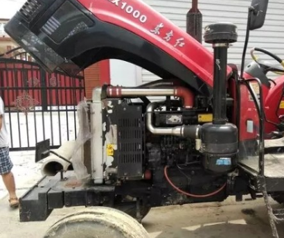 的東方紅LX1000拖拉機(jī)