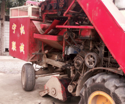 寧聯(lián)牌兩行玉米收割機(jī)