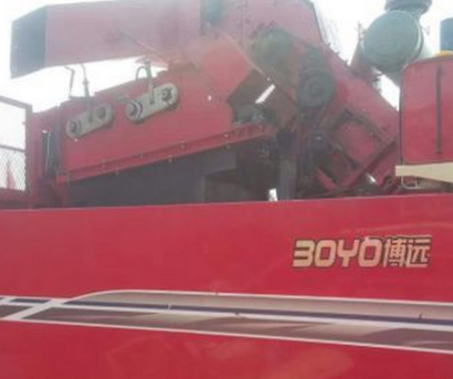 博遠中四行玉米收割機