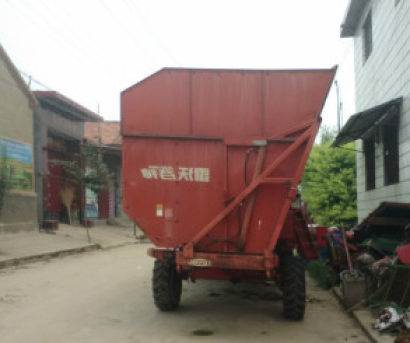 雷沃三行玉米聯(lián)合收割機(jī)