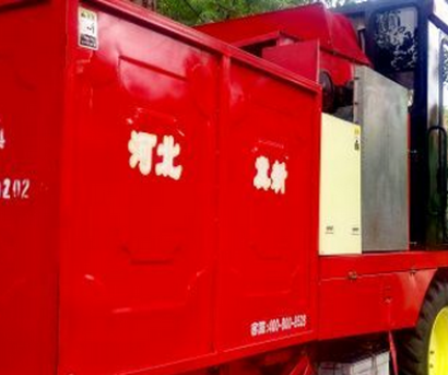 冀新三行玉米收割機
