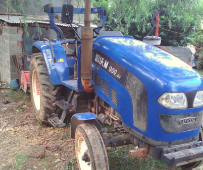 雷沃M900拖拉機(jī)