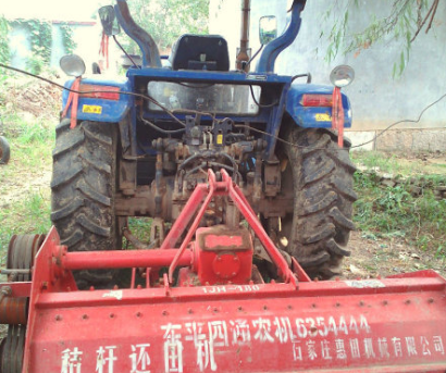 雷沃M900拖拉機(jī)