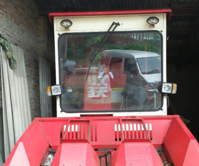 中聯(lián)三行玉米收割機(jī)