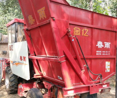 春雨四行玉米收割機