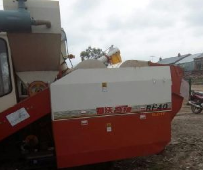 2012雷沃谷神RF40收割機