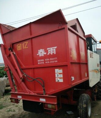 春雨三行玉米收割机