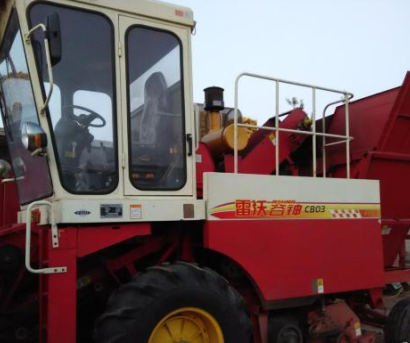 雷沃CB03三行玉米機(jī)