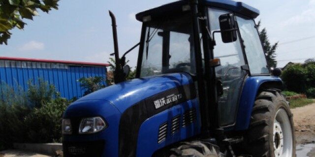 雷沃欧豹824拖拉机