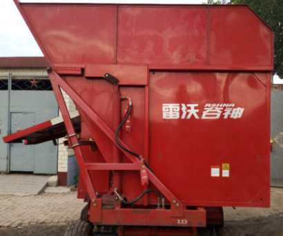 雷沃CB03三行玉米收割機