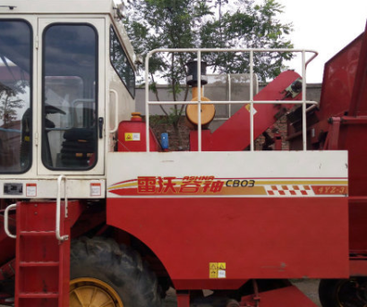 雷沃CB03三行玉米收割機