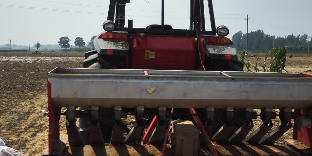 东方红LY1204轮式拖拉机