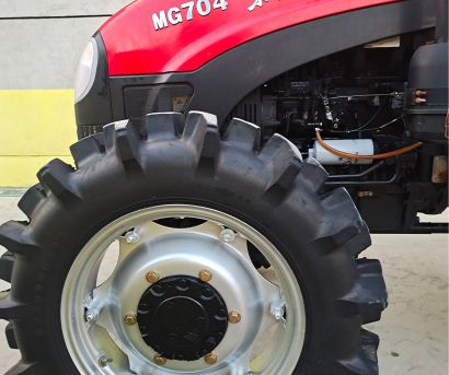 东方红MG704轮式拖拉机