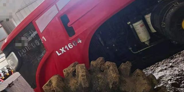 东方红LX1604拖拉机