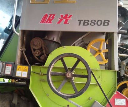 中联谷王TB80B（4LZ-8B1）小麦收割机