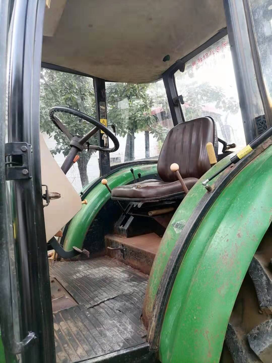 约翰迪尔6B-1204拖拉机