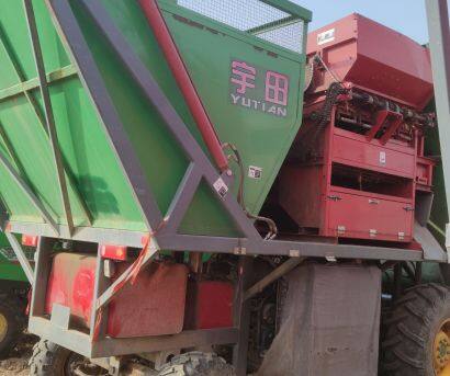 宇田4YZB-4玉米莖穗雙收收割機(jī)