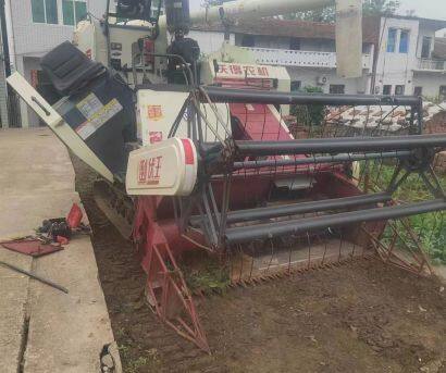 沃得銳龍跨區(qū)版聯(lián)合收割機