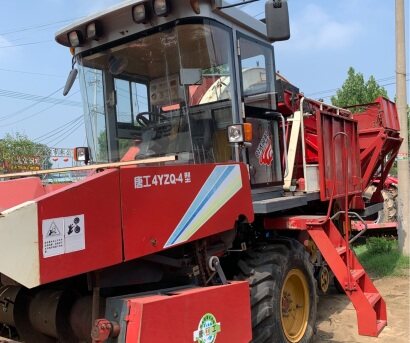 唐山利軍4YZQ-4型自走式莖穗兼收玉米收獲機(jī)