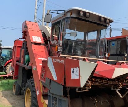 唐山利軍4YZQ-4型自走式莖穗兼收玉米收獲機(jī)