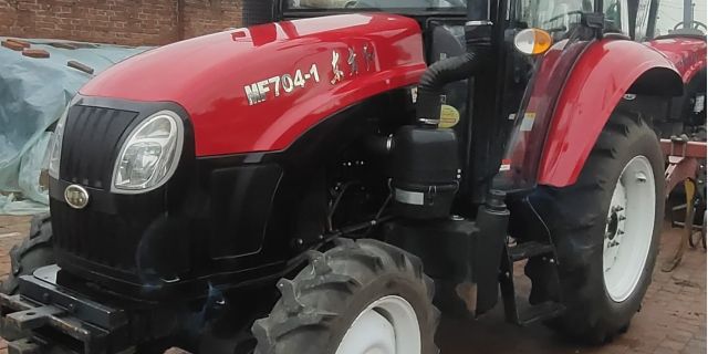 东方红MF704轮式拖拉机