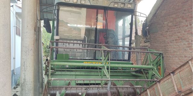 中联谷王TB60型小麦收割机