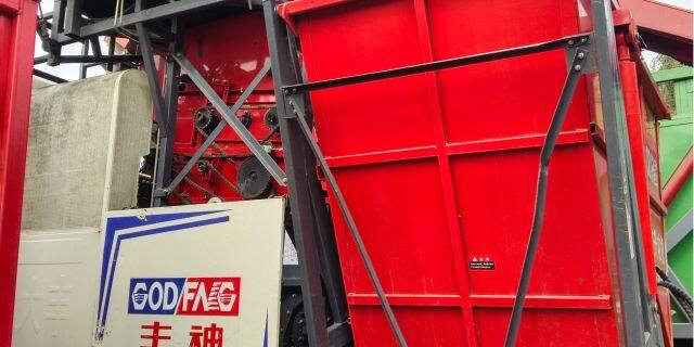 金大丰4YZPSJ-3A自走式茎穗兼收玉米收获机