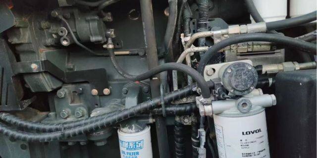 雷沃阿波斯1504轮式拖拉机