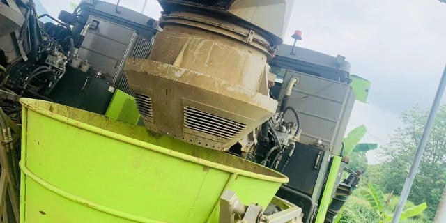 中联重科AC60轮式甘蔗收割机
